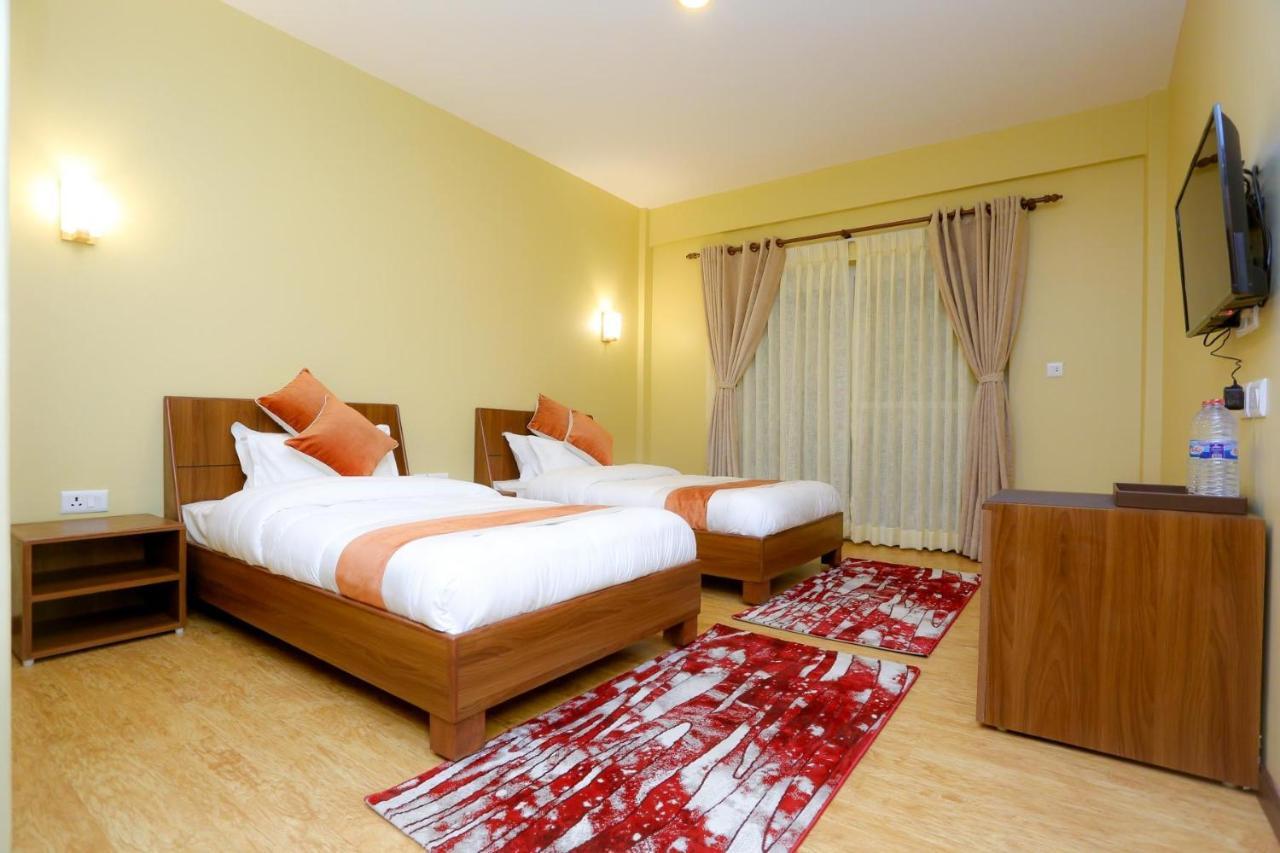 Om Gaura Hotel Pokhara Exterior foto