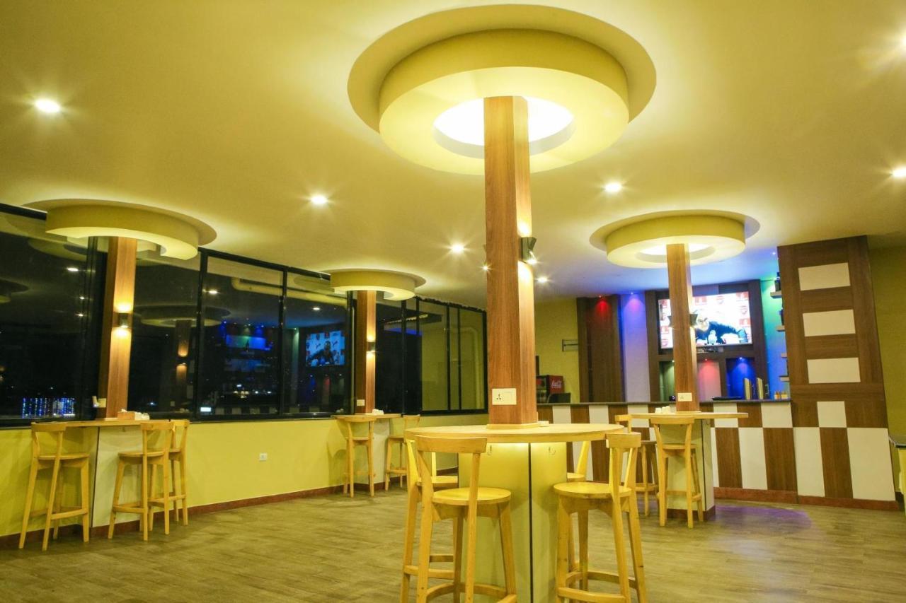 Om Gaura Hotel Pokhara Exterior foto