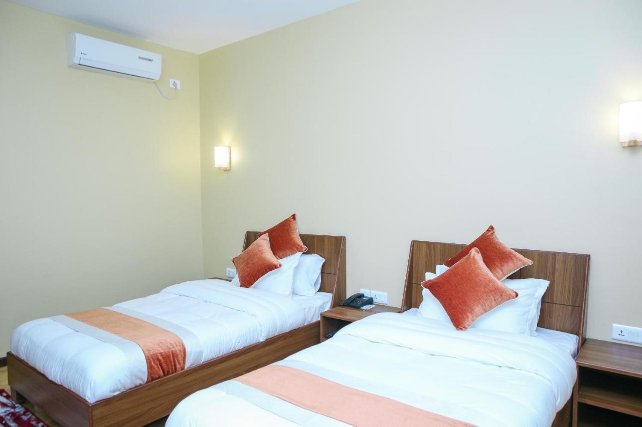 Om Gaura Hotel Pokhara Exterior foto