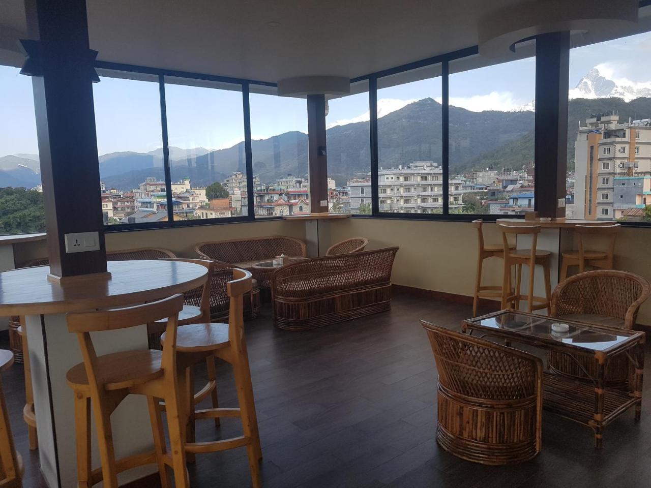 Om Gaura Hotel Pokhara Exterior foto