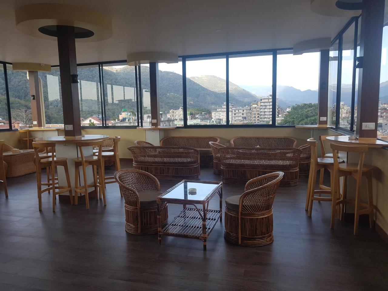 Om Gaura Hotel Pokhara Exterior foto